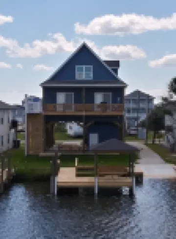 Water Lovers Paradise! New 6 br 4 ba  boat ramp and dock on canal. Near ocean
