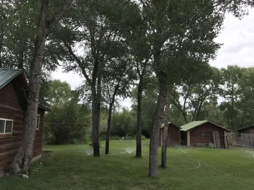Newly Remodeled Historic Log Cabin on Banks of Horse Creek Hotels in Dubois