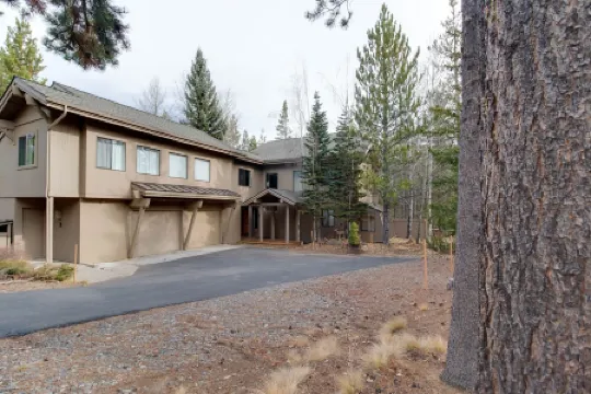 #2 Lark Lane, Lark Retreat, Near Fort Rock Park, 12 SHARC passes, Sauna