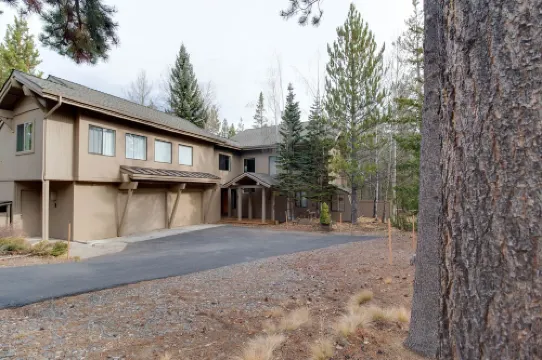 #2 Lark Lane, Lark Retreat, Near Fort Rock Park, 12 SHARC passes, Sauna