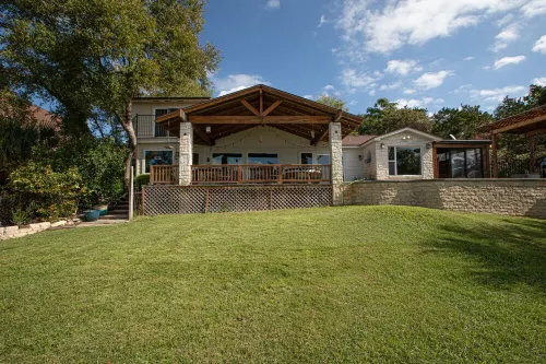 Lakefront 3 Bedroom Home with Gorgeous Sunsets and Private Pool & New Spa!