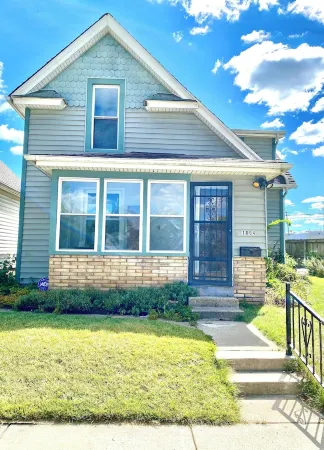 Charming 2-bedroom home, close to Downtown South bend and 5 mins away from ND Отели рядом с достопримечательностью «Ice Box Skating Rink»