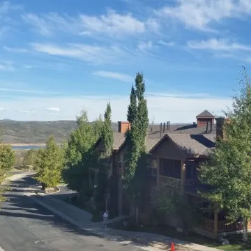 Great Rates! Garage Parking and Shuttle- Easy Deer Valley Access!