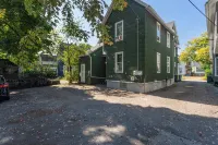 Stylish 3 Bedroom W/ AC ❄️, Mesh WiFi 🛜, Billiards 🎱 table, Games🎯🎮,parking