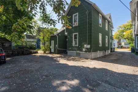 Stylish 3 Bedroom W/ AC ❄️, Mesh WiFi 🛜, Billiards 🎱 table, Games🎯🎮,parking