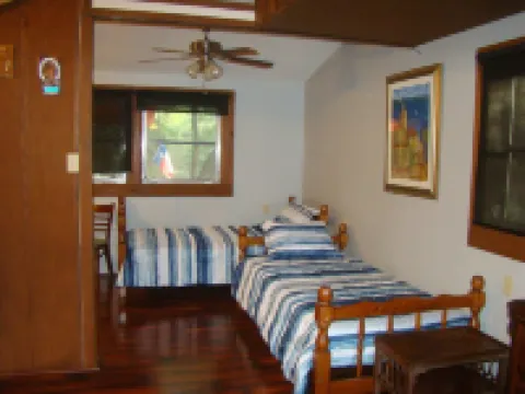 Secluded, shady river front Get-away cabin Hotels in Real County