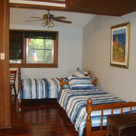 Secluded, shady river front Get-away cabin