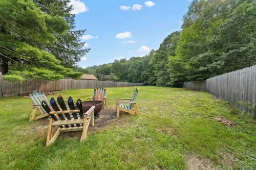 Charming Woodstock Skylight Retreat- Just 10 Minutes from Loon Mountain!