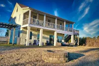 Cozy & Content River Retreat Beach Hot Tub & Games