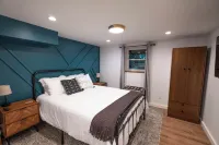 Entire Lake House on Lake Memphremagog, dead end RD, private. 30 min to Jay Peak Отели в г. Орлеанс