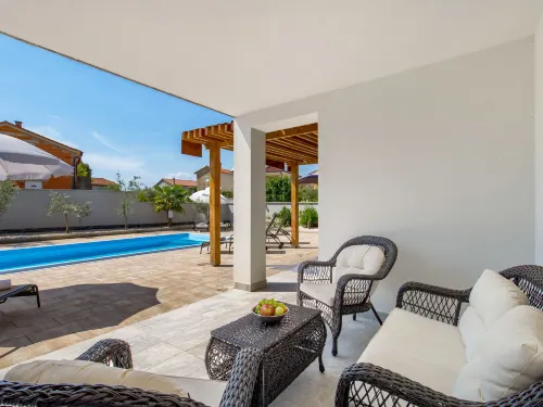 Villa Mira