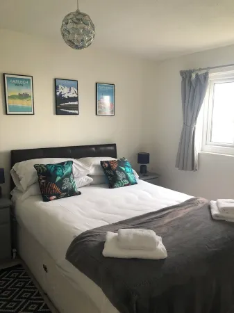 Harbour-Side Apartment In Porthmadog With Stunning Views