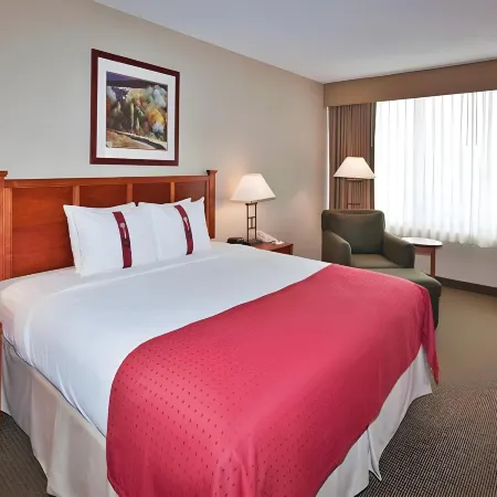 Holiday Inn & Suites WARREN by IHG