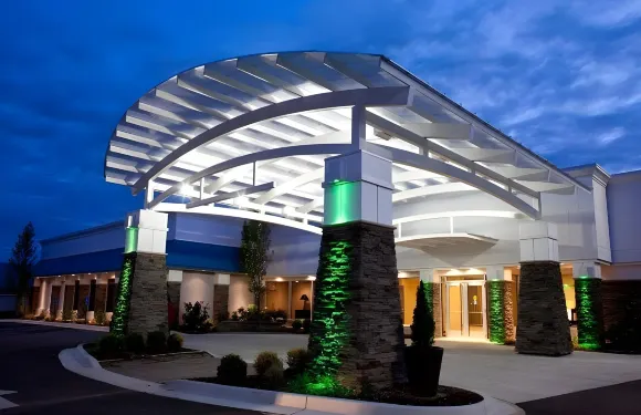 Holiday Inn 盛大避風港，春天湖