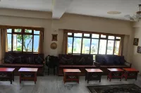 Magpie Pachhu Resort Hotels in Pelling