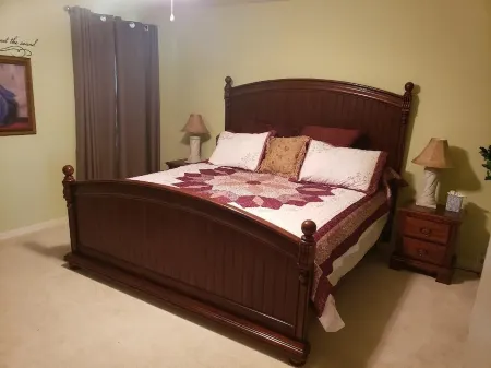 Our home is located in a great location between Brownwood and Lake Sumter Отели в г. Те-Виллиджис