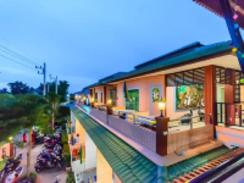 Baan Tonpai Koh Larn Hotels near Koh Lan