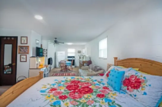 Harvey’s House - Peaceful Fort Gibson lake area studio w/ carport on 3 acres