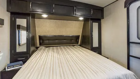 Glamping experience that provides peace & quiet with breathtaking views. Отели в г. Лечи