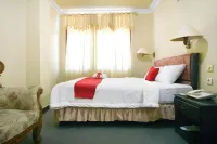 RedDoorz Plus Near Pelabuhan Bitung Hotels in Aertembaga