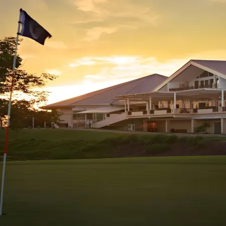 Uniland Golf & Resort