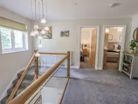 2 mins Lake Windermere! Gorgeous quiet property, slps 8 (4 bedrooms, 3 bathrms)