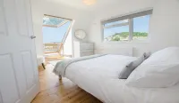 Rooftops, Sleeps 8 | Hot Tub*, Views & Log Burner
