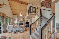 LAKE CHATUGE, Your own private resort, 9 Bdrm, Pickleball, Pool, Boat Rental