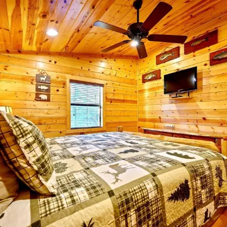 Hot Tub•Pool Table•Playground•Boat Parking• Fire Pit•Sleeps 10•Fun for All Ages!