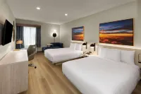La Quinta Inn & Suites by Wyndham DeSoto Hotels in Carrollton