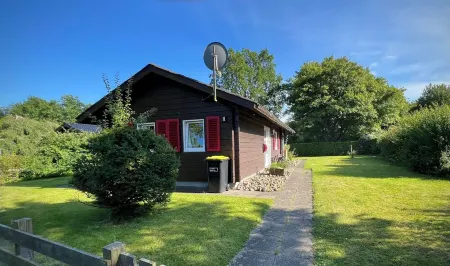 few minutes to the beach Отели в г. Дамп