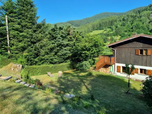 Chalet Hautes Vosges Bussang 500m du Théâtre du Peuple Clos sur 1200m2 Hotels in Bussang