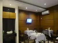 Green Paradise Hotel Hotel di Thingangyun