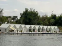 M & R 2 float house Hotels in Feuang