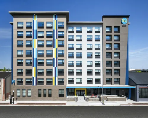 Tru by Hilton Baltimore Harbor East Hoteles cerca de Barrio de Fell's Point
