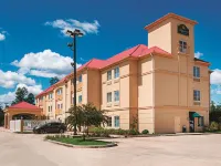 La Quinta Inn & Suites by Wyndham Slidell North Shore - Pet friendly