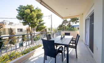 Elegant Coastal Haven Fully Renovated 3-Bedroom Apartment