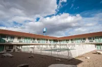 Motel 6 Green River, UT - Pools