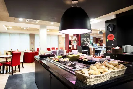 CAMPANILE PRIME KRAKOW OLD TOWN Отели рядом с достопримечательностью «Мариацкий костел»