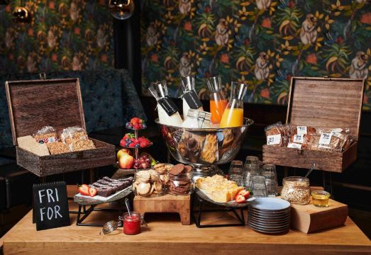 오슬로의 호텔들이 위치한 현대적인 거리 풍경