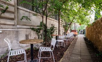 Baroque Hostel & Coworking