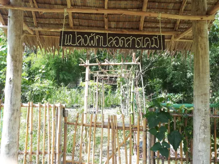 Baansongkhata Отели рядом с достопримечательностью «Samnaksong Sitthithamrangsri»