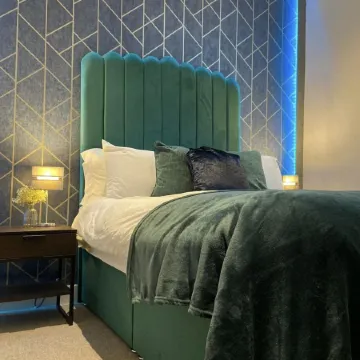 The Law House by the Opulence - Free City Centre Parking