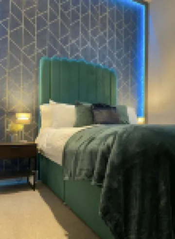 The Law House by the Opulence - Free City Centre Parking