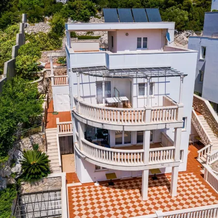 Villa Borna Apartments