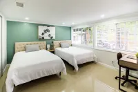 Spacious 4 bedroom Fort Myers house , Pool, great for Families, Sports or Golf! Các khách sạn gần CenturyLink Sports Complex - Hammond Stadium