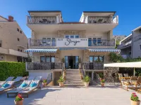 Storge B&B Hotels in Duce
