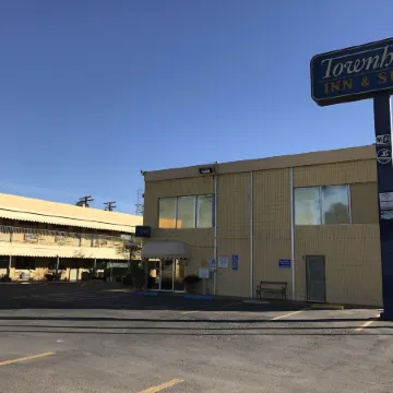 Townhouse Inn and Suites