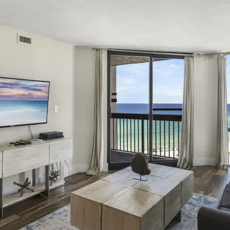 The Scallop by Brightwild-Beachfront Condo
