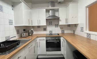 Cosy Cardiff Apartment near City Centre
